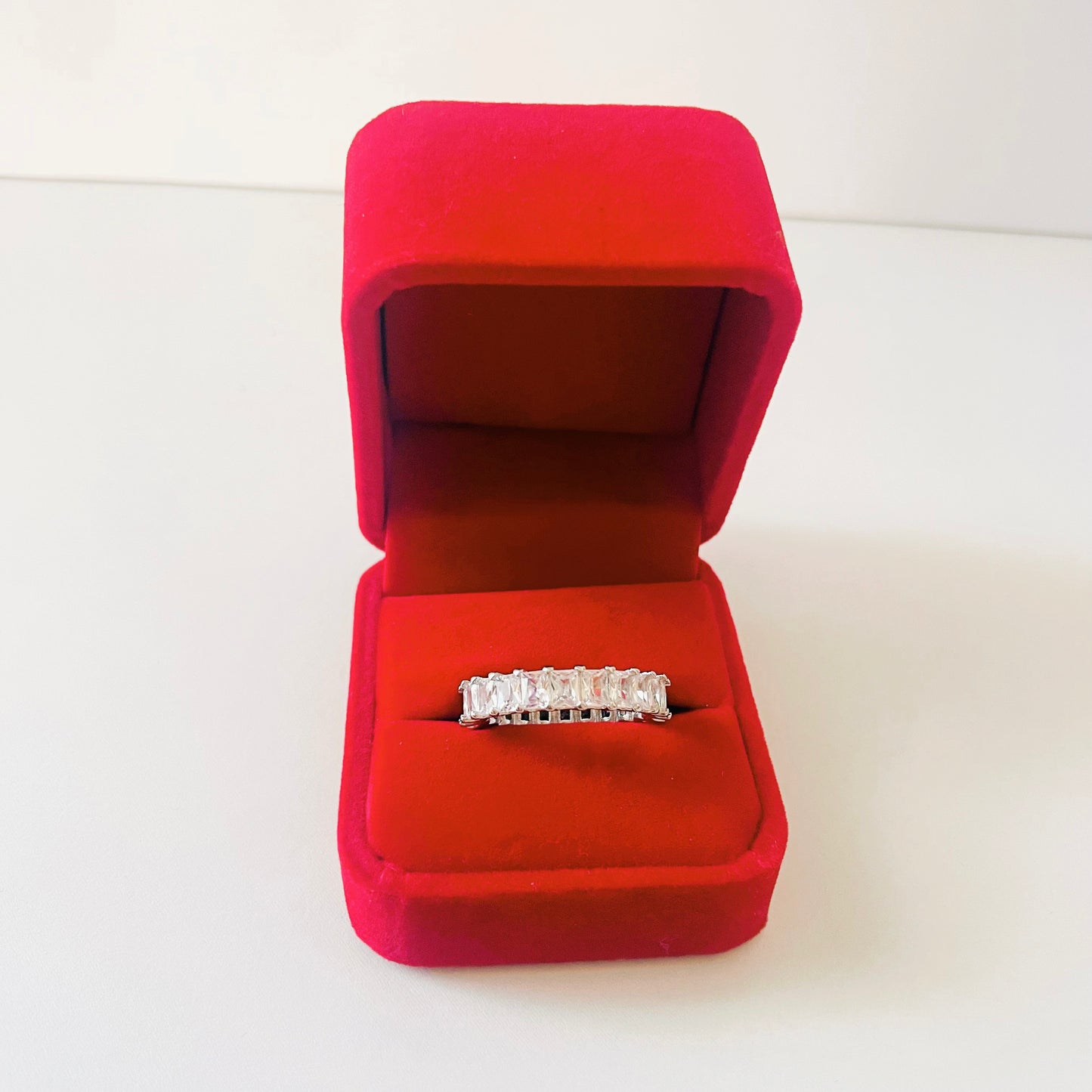 Anillo de plata con circonita cúbica cuadrada