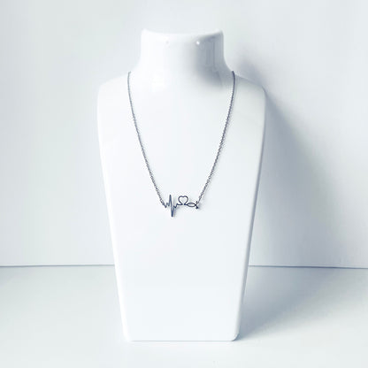 Collar con latido del corazón y estetoscopio