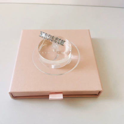 Anillo de plata con circonita cúbica cuadrada