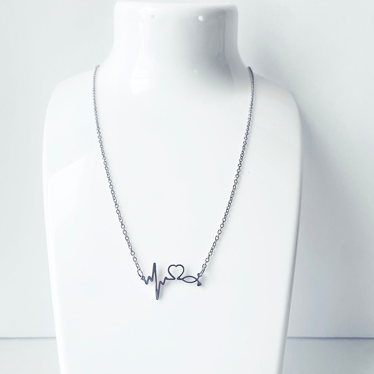 Collar con latido del corazón y estetoscopio