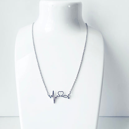 Collar con latido del corazón y estetoscopio