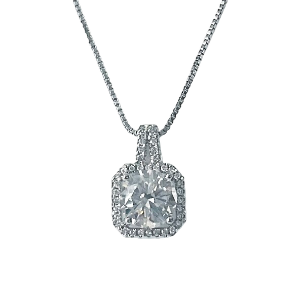 Elegante collar con colgante cuadrado de plata