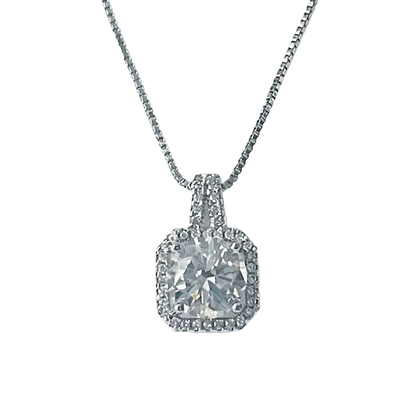Elegante collar con colgante cuadrado de plata