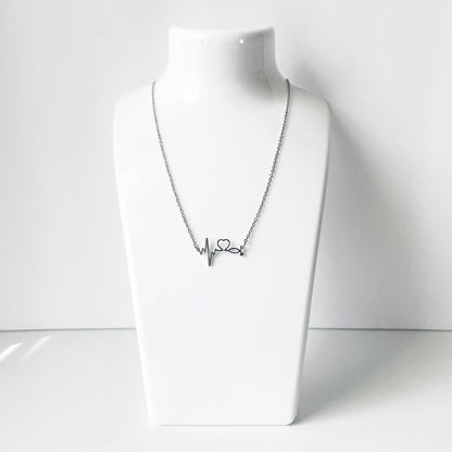Collar con latido del corazón y estetoscopio