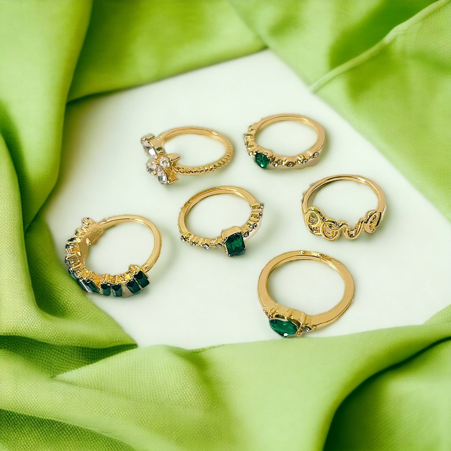 Juego de 6 anillos en oro y verde esmeralda