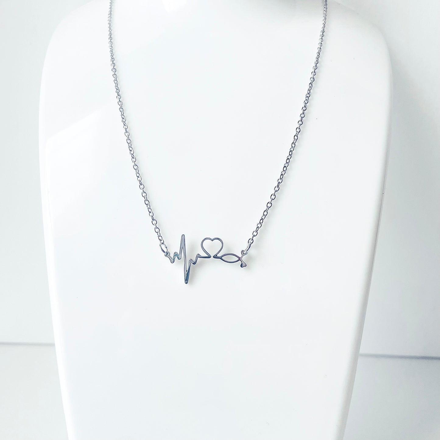 Collar con latido del corazón y estetoscopio