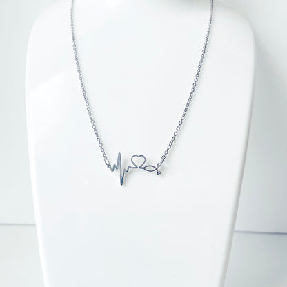 Collar con latido del corazón y estetoscopio