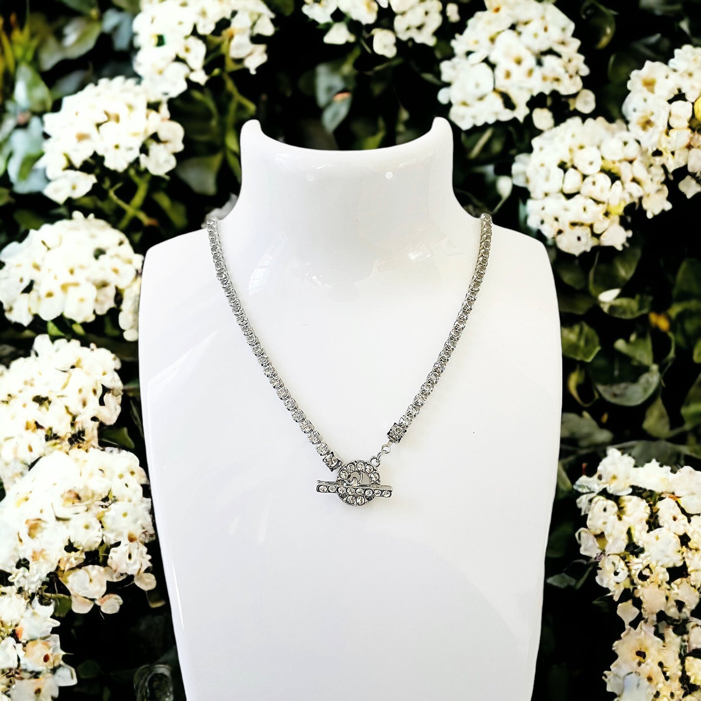 Elegante gargantilla de diamantes de imitación